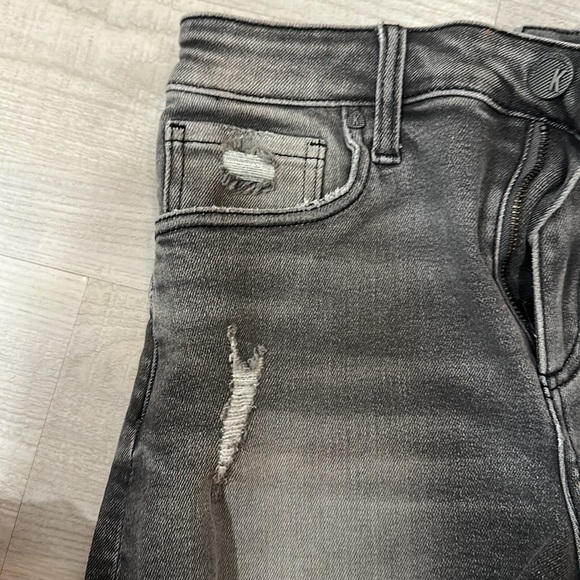 Grey denim short with frayed hem - Picture 5 of 6